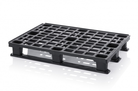 Lightweight pallet with retaining edge