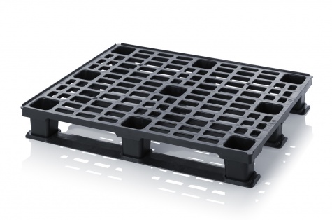 Lightweight pallet with retaining edge